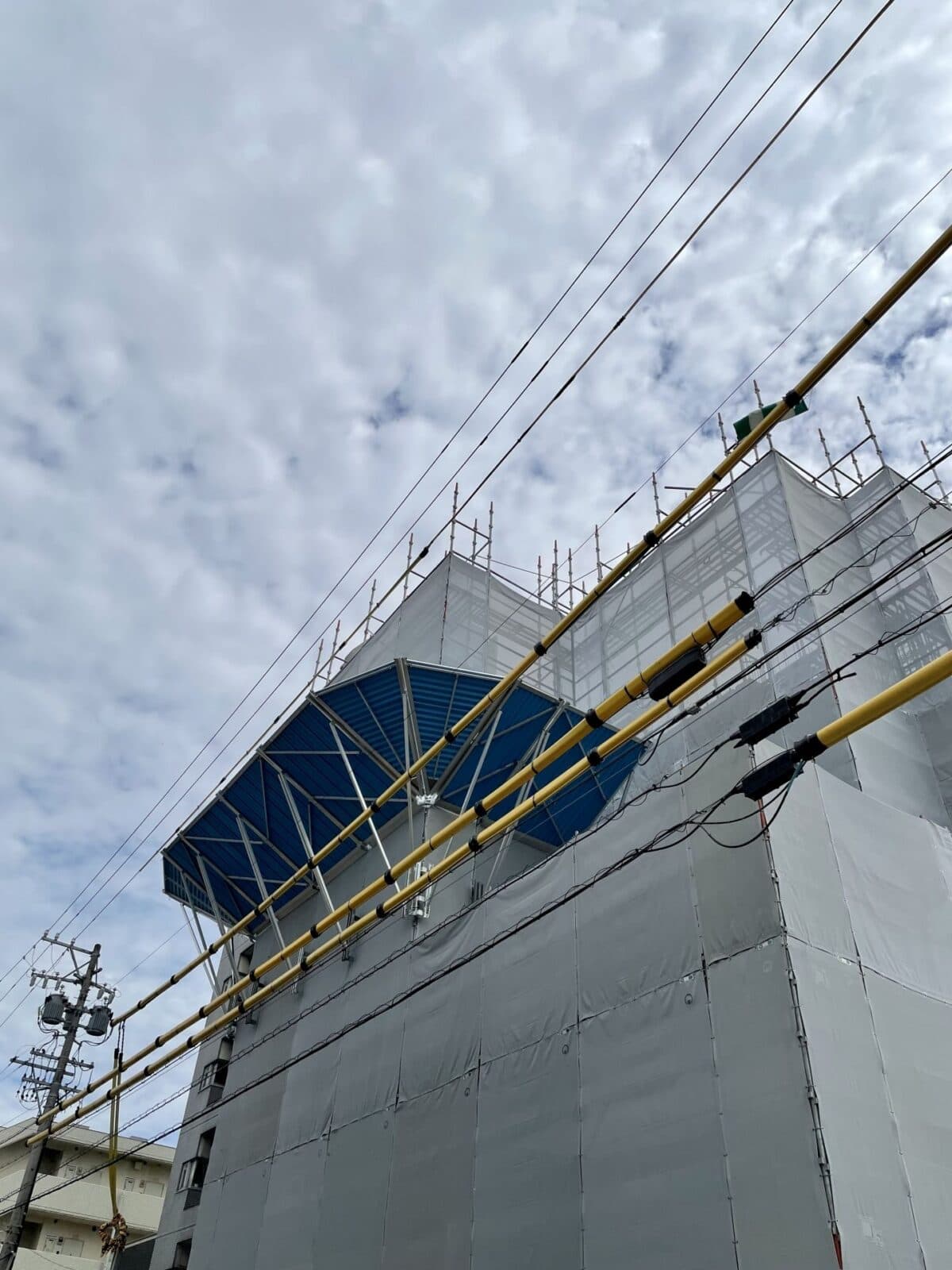 漏水調査に足場は必要？足場工事・高所作業車・ロープアクセスを徹底比較！
